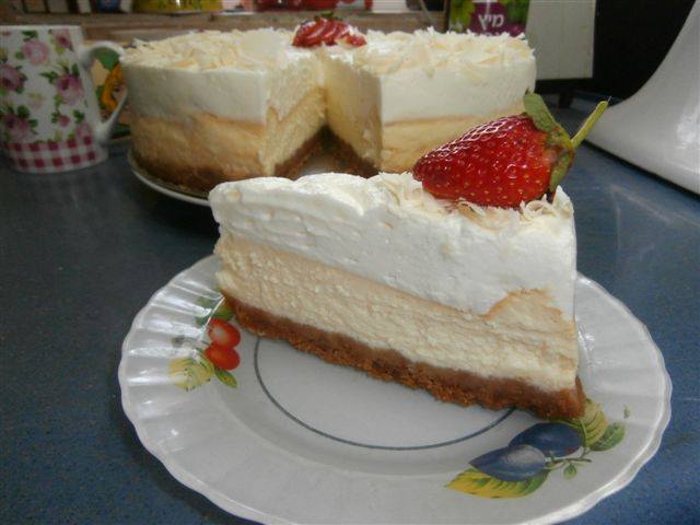 עוגת קרם גבינה עם קצפת -משגעת