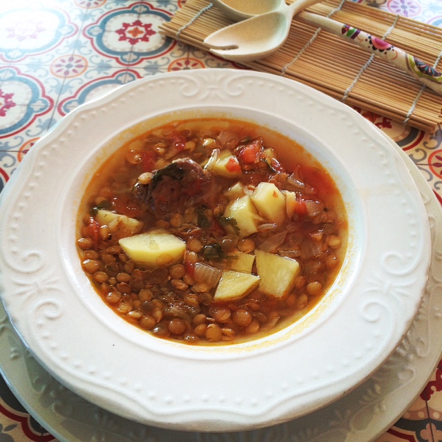 מרק עדשים ובשר