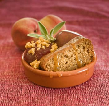 עוגת דבש ואפרסקים