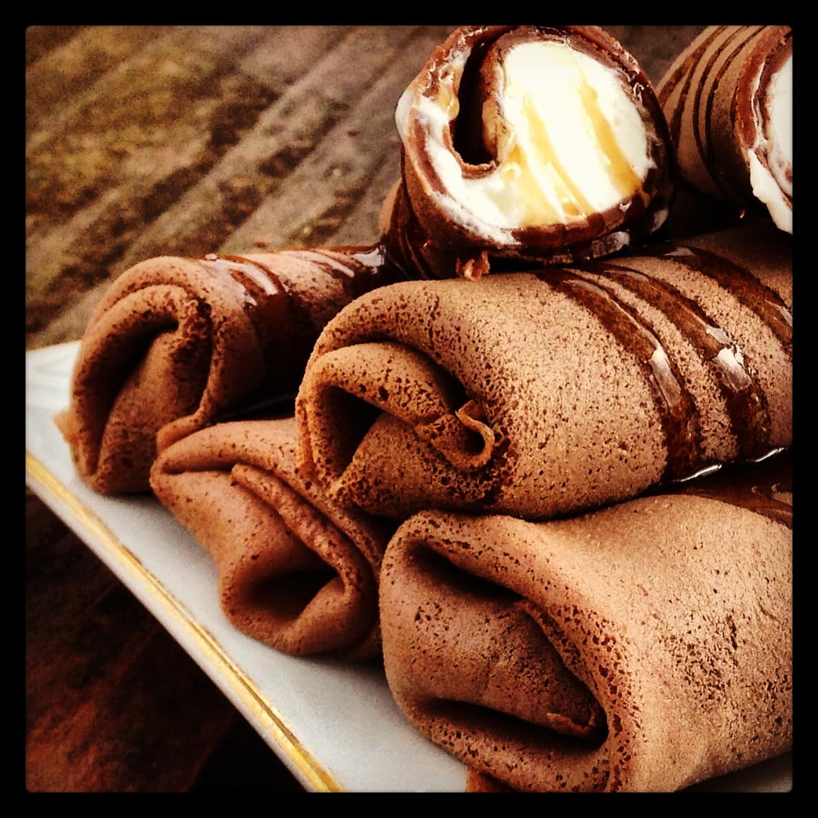 בלינצ׳ס שוקולד במלית קציפת גבינה