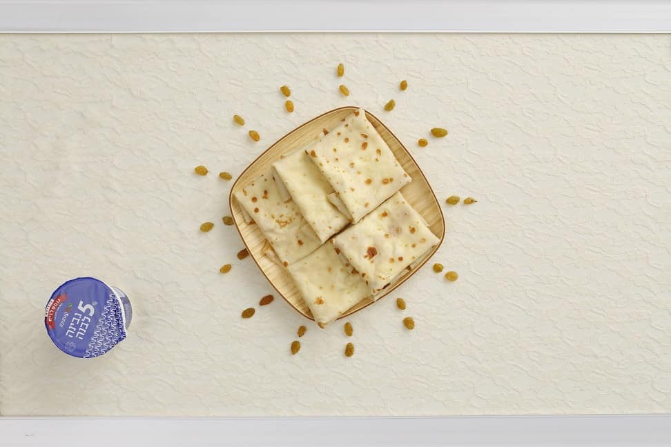 בלינצ'ס במילוי גבינה וצימוקים