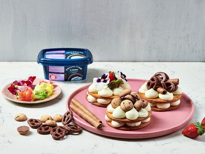 מאפה עם נשיקות, שוקולד, ביגלה ופירות