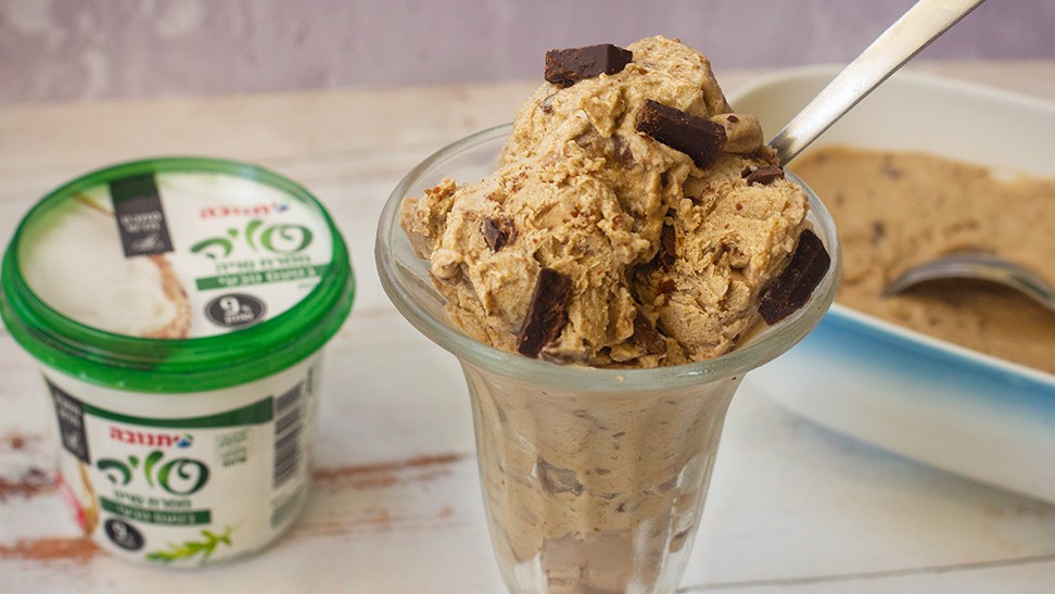 גלידת קפה וצ'אנקים של שוקולד