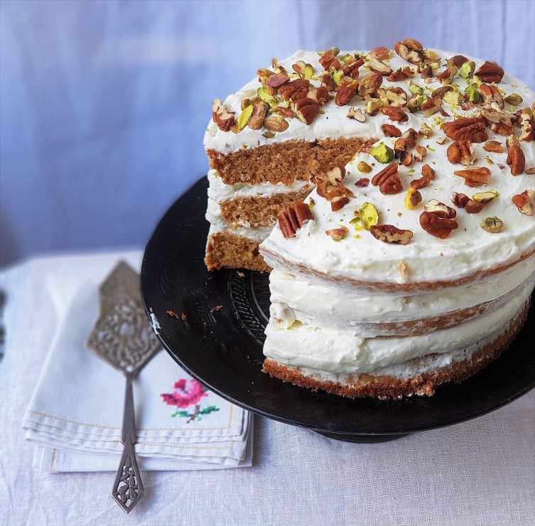 עוגת דבש בשכבות עם קרם מסקרפונה