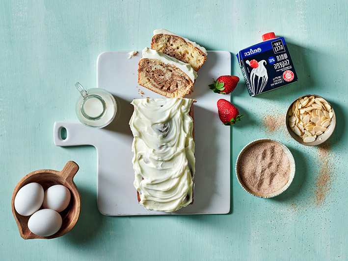 מאפה עם ממרח גבינה וביצים